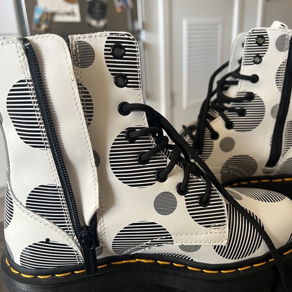 Dr. Martens - Picture 2 of 2